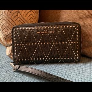 Michael Kors Money Pieces Travel Continental Wristlet